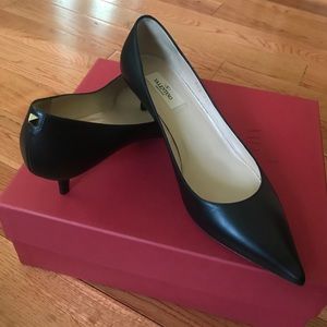 Valentino single Rockstud black pump heels